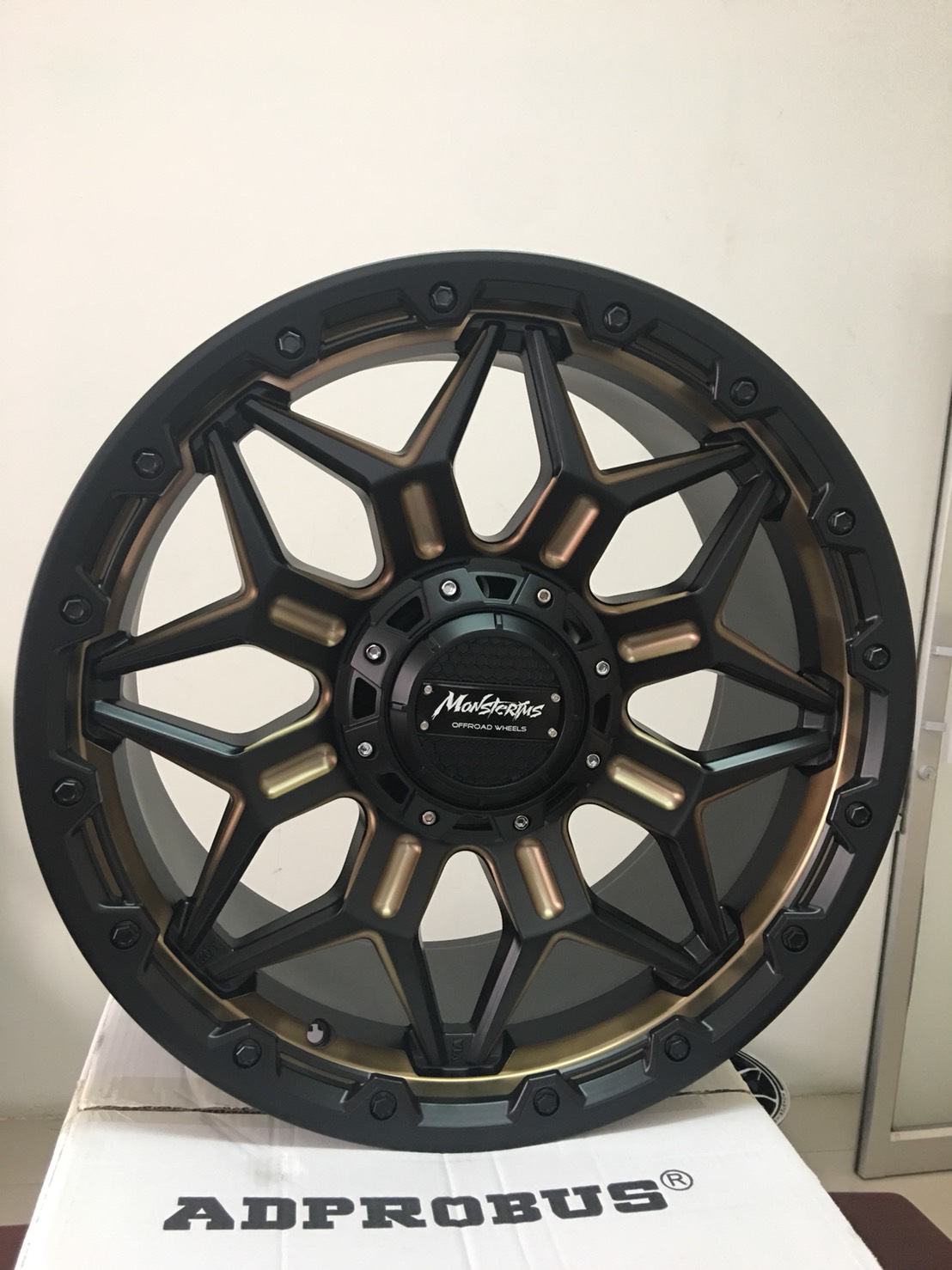 APB Racing รุ่น MOR-8 18 นิ้ว ชุดละ 20,500 บาทเท่านั้น