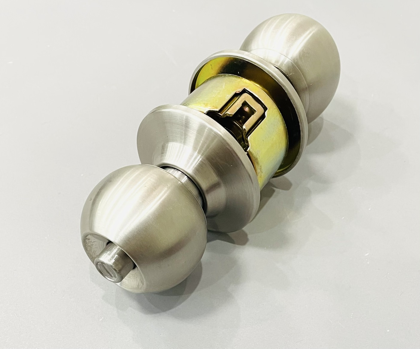 ลูกบิดประตู SOLO #641BK ไม่มีกุญแจ กลมด้าน รุ่นกล่อง