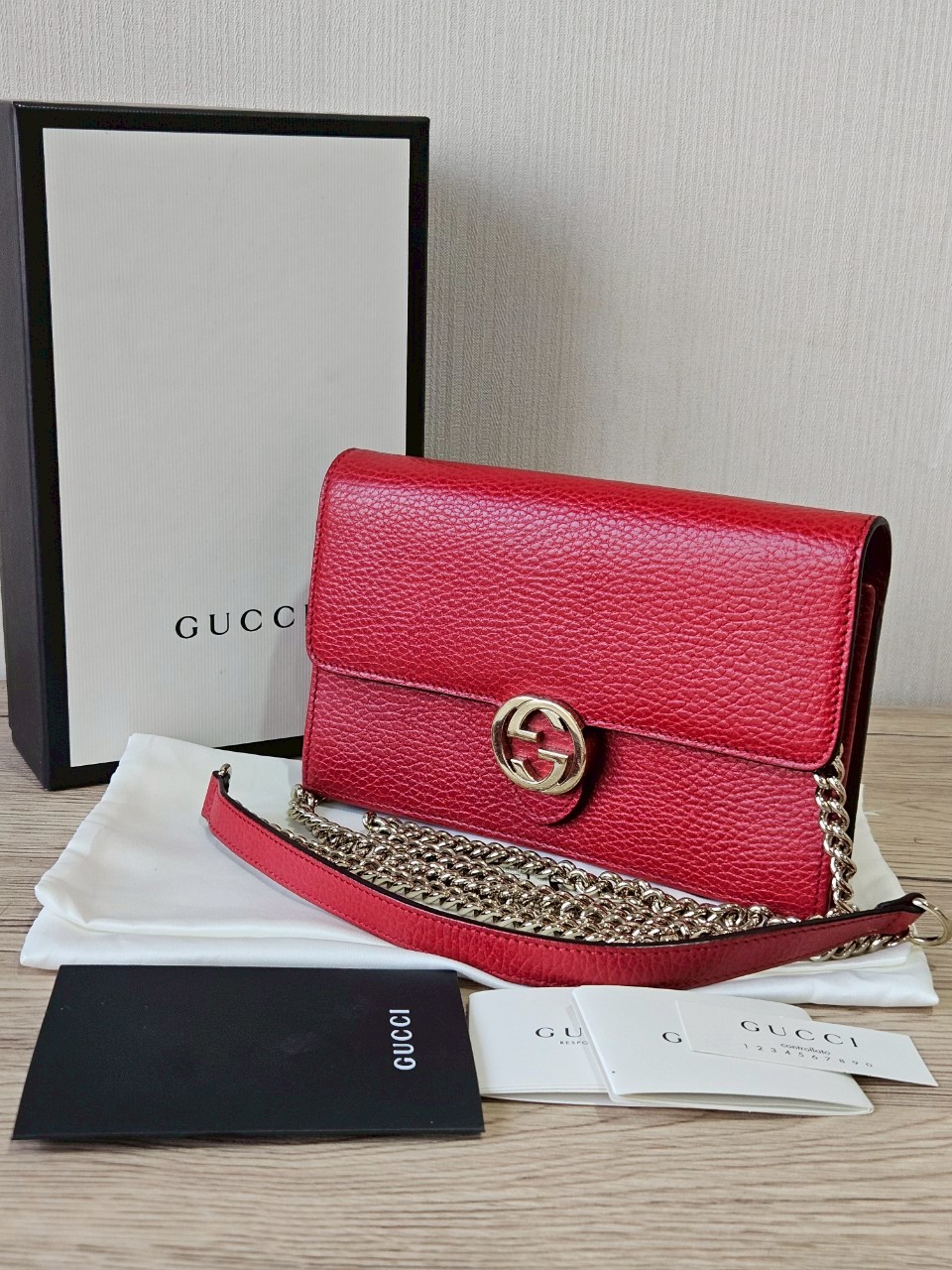 Gucci Interlock WOC สีแดง