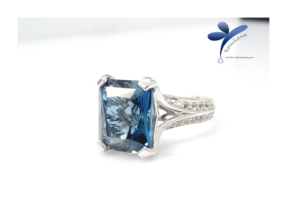 รับทำแหวนพลอยสี่เหลี่ยมทรง Emerald ตามแบบเป็นพลอยลอนดอนบลูโทพาส สั่งผลิตเปลี่ยนชนิดพลอย ตัวเรือนทอง 10k,14k,18k หรือทอง 90%