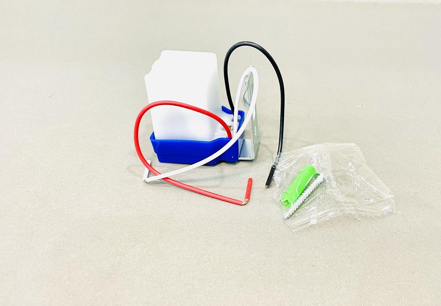 สวิทซ์ แสงแดด 10A 220V แลมตัน