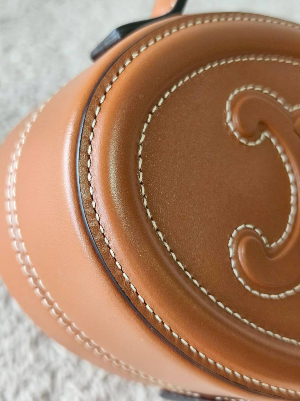 Celine Oval Minaudiere Cuir Triompe