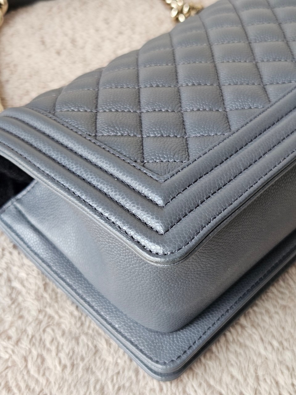 Chanel Boy 10 Cavier SHW สีเทา Microchip