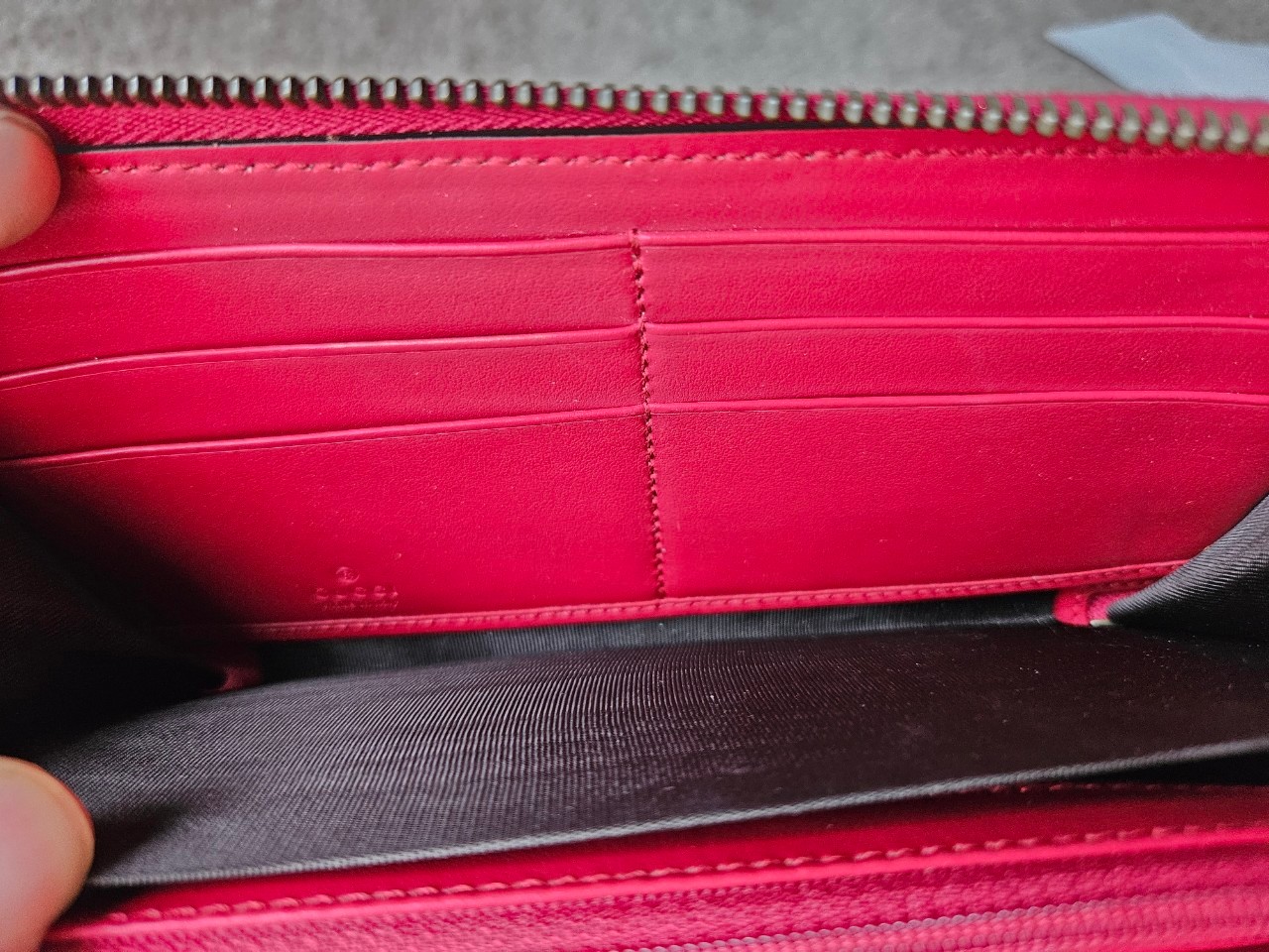 Gucci Marmont Zip Around Wallet สีแดง