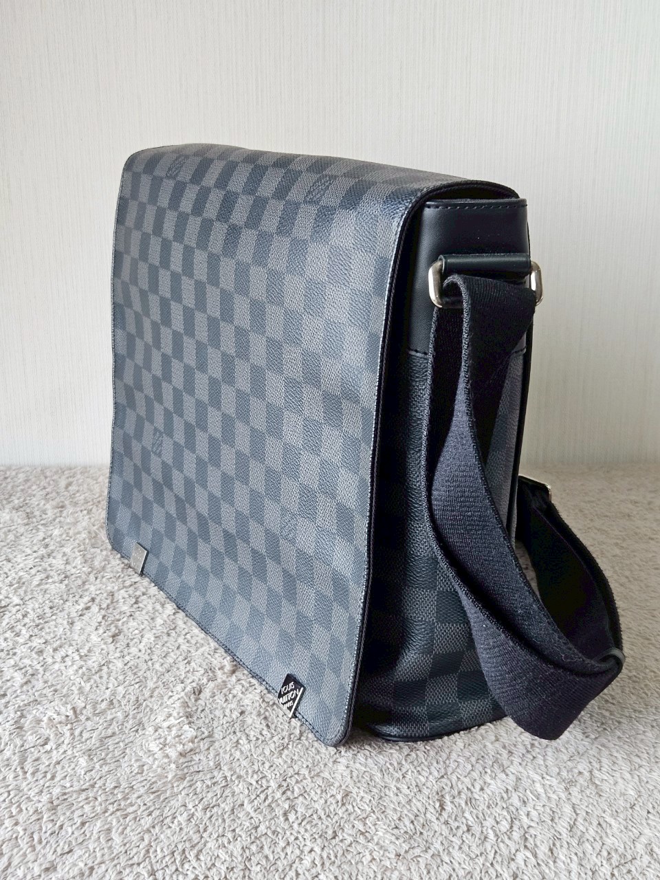 LV District Damier Graphite MM