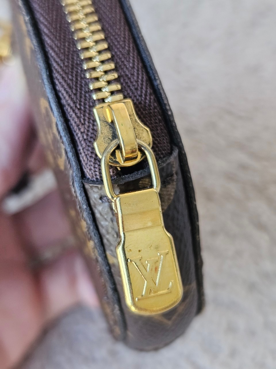 LV J02487 สายสะพายไหล่ Bandoulière สีดำ