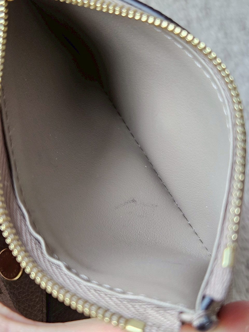 LV M81861 Victorine Mono emp Microchip