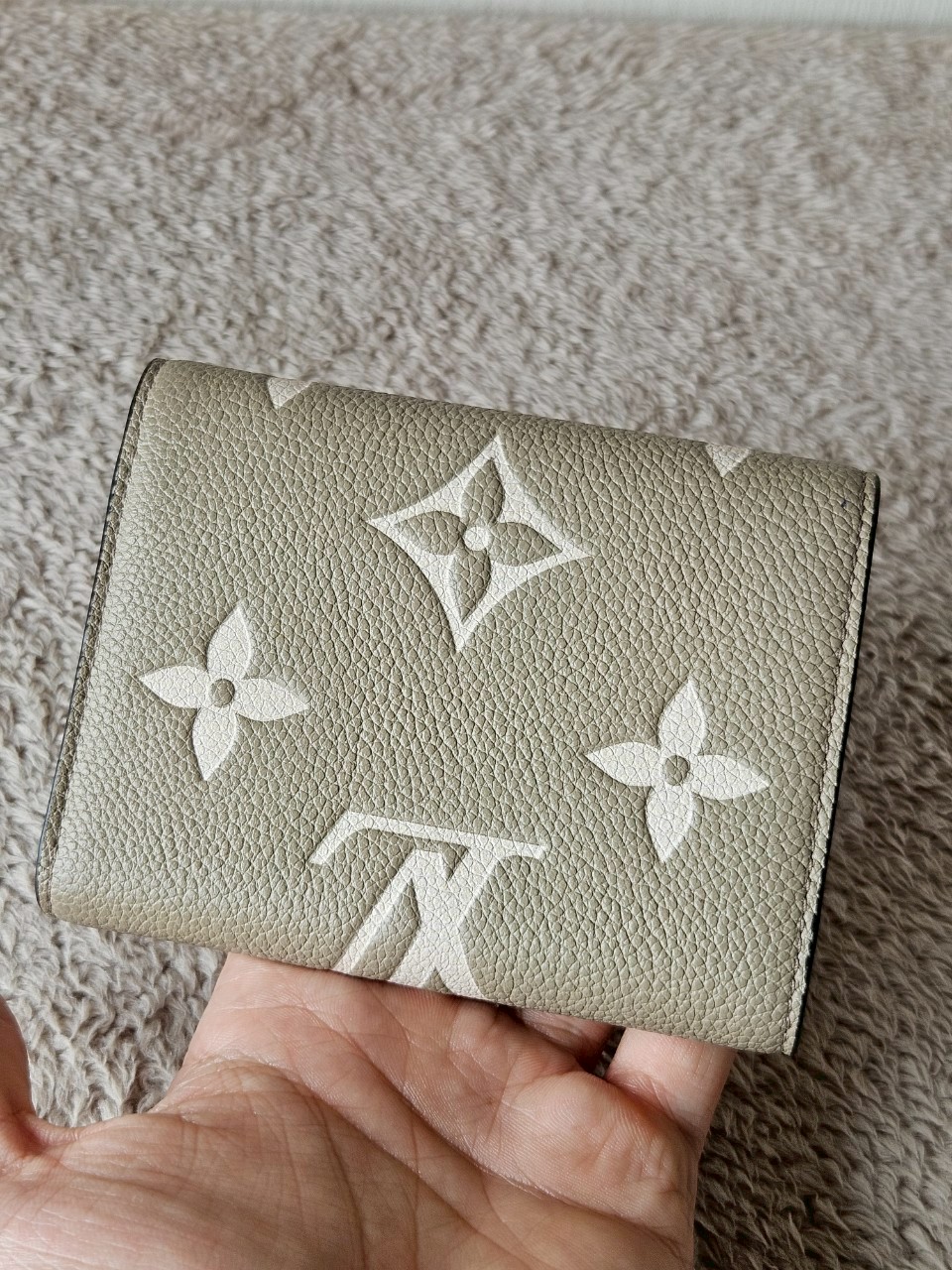 LV M81861 Victorine Mono emp Microchip