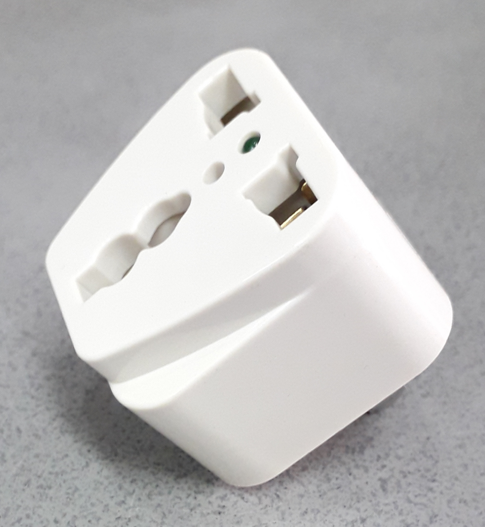 ปลั๊กแปลง (ปลั๊กคอม เข้า3ขา ออก2ขา)