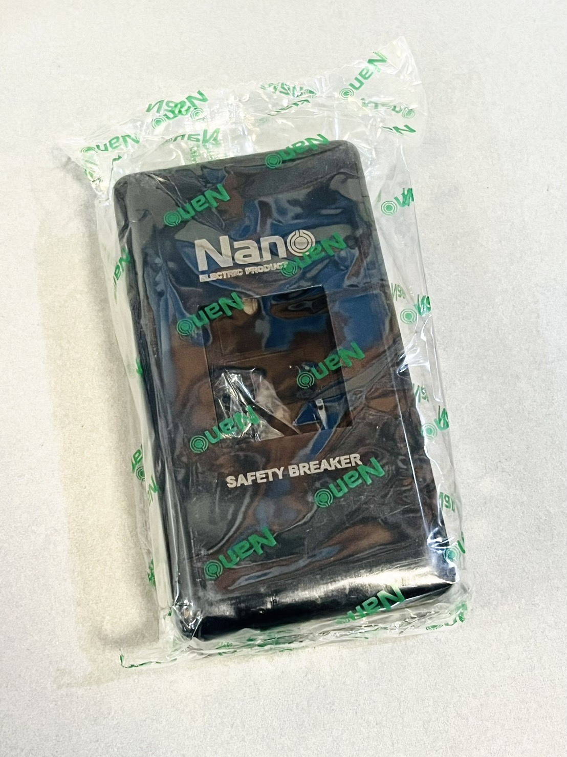 กล่องเบรกเกอร์ นาโน 401RB สีดำ