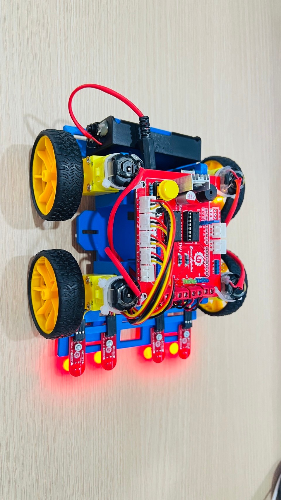 หุ่นยนต์เดินตามเส้นแบบ4 ล้อ พร้อมคู่มือการเขียนโปรแกรม