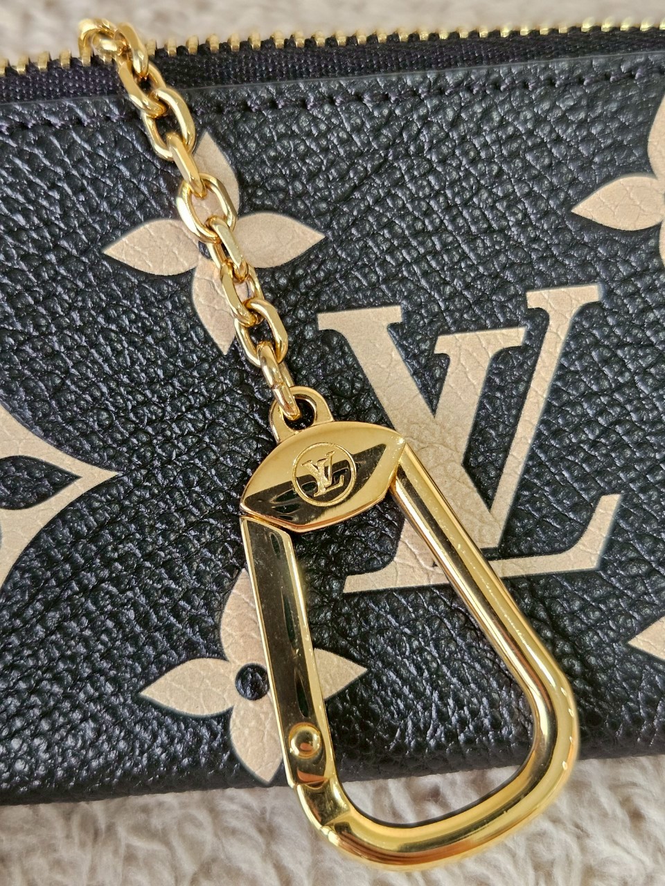 LV m80885 Key Pouch Bicolor Mono Emp Leather Black Beige