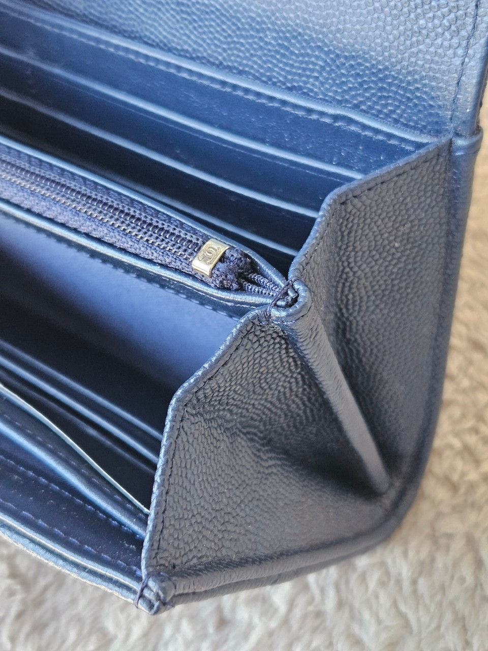 Chanel Sarah Navy wallet holo31