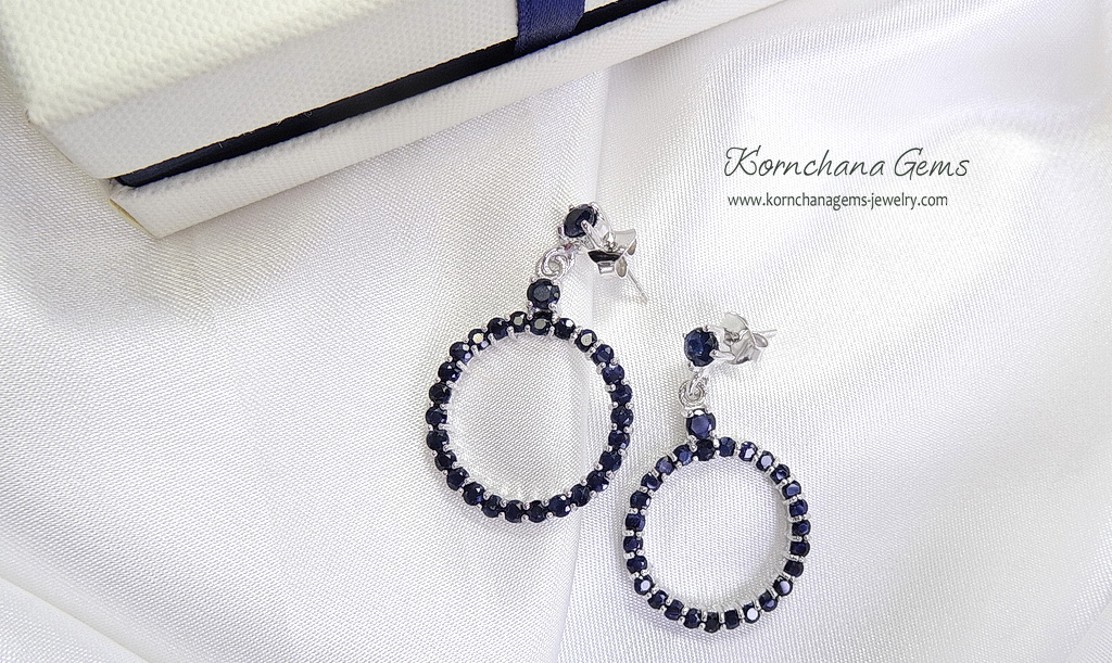 ต่างหูไพลิน ต่างหูห้อยยาวทรงกลม minimal style เรียบแต่เท่ห์ พลอยไพลินสีน้ำเงินเข้มสวย ใส่ได้ทุกวัน แมทซ์ได้ทุกลุค ตัวเรือนเงินแท้ silver925