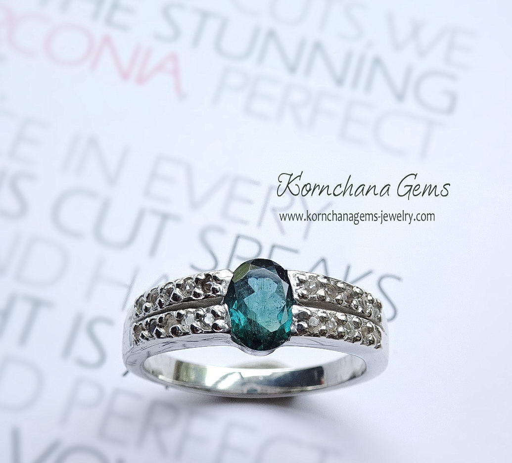 แหวนพลอยกรีนทัวร์มาลีน พลอยสีเขียวเฉดน้ำเงิน royal indigo indicolite Tourmaline ให้สีเขียวอมน้ำเงินเข้ม สีสวยมากค่ะ ตัวเรือนเงินแท้ silver925
