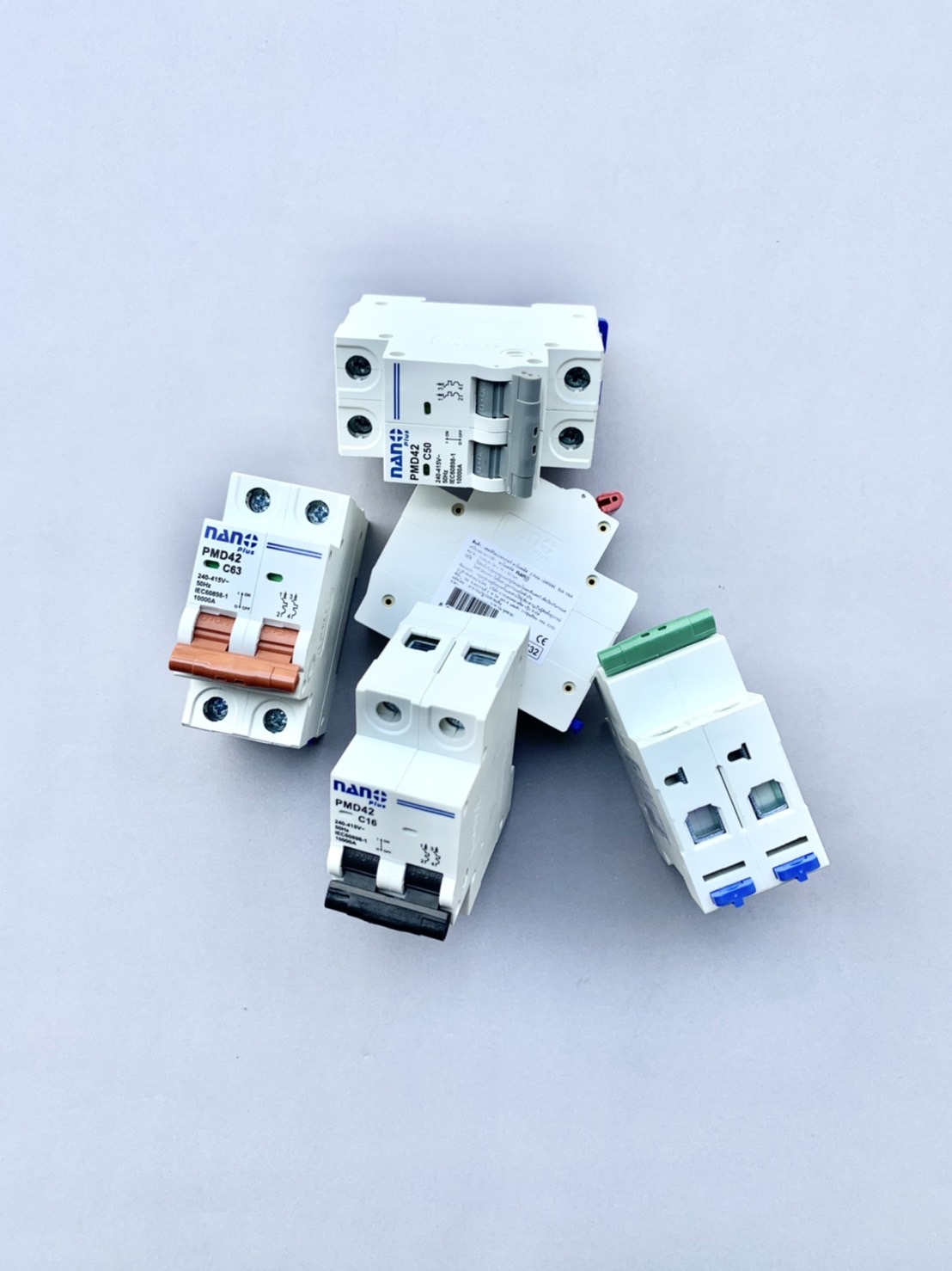 เมนเบรคเกอร์ 2P PMD42 เกาะราง นาโน