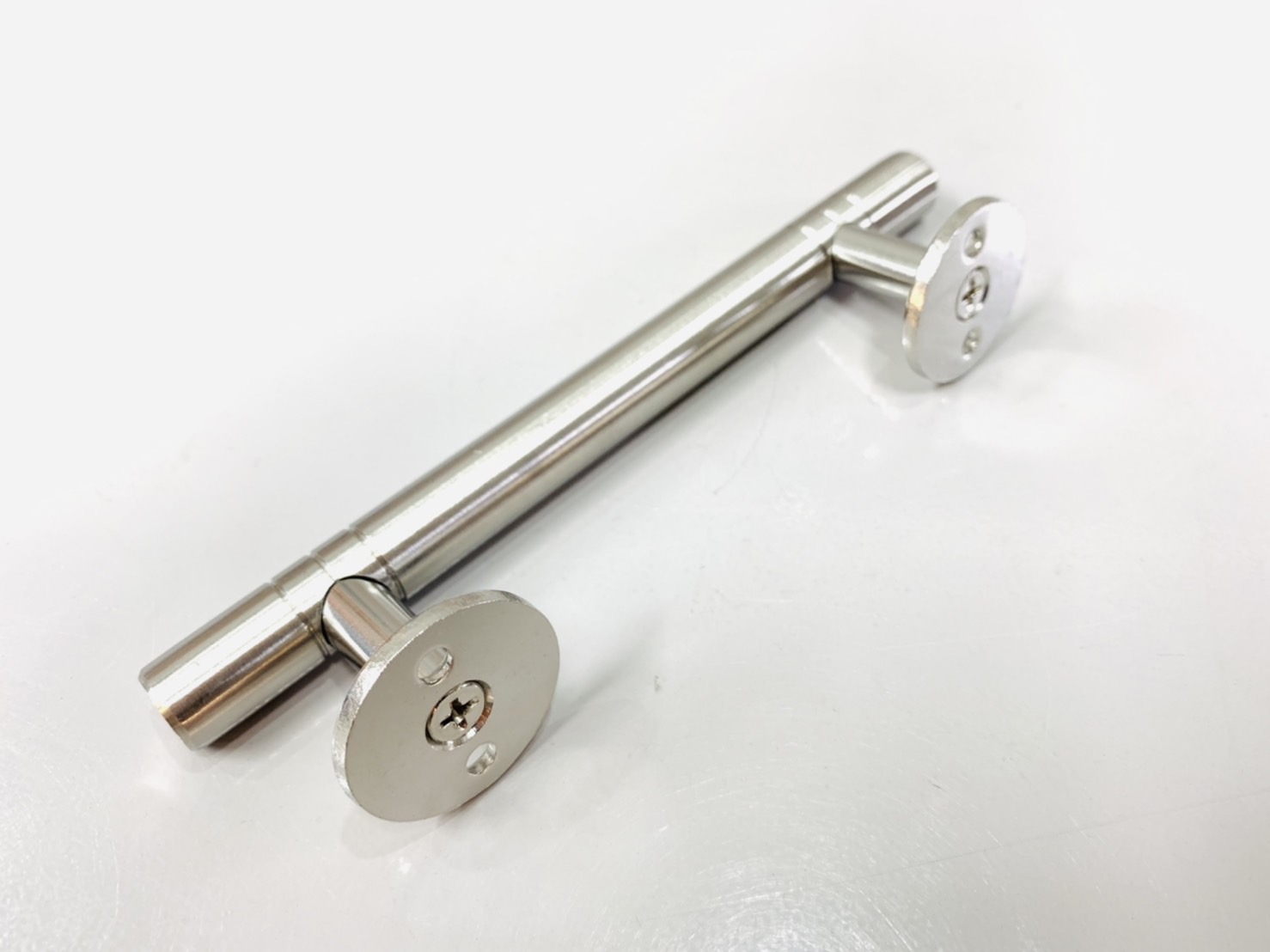 มือจับสแตนเลส #100 ขาตรง