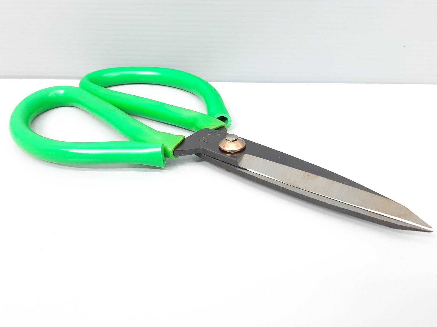 กรรไกรตัดผ้า ด้ามหุ้มยาง