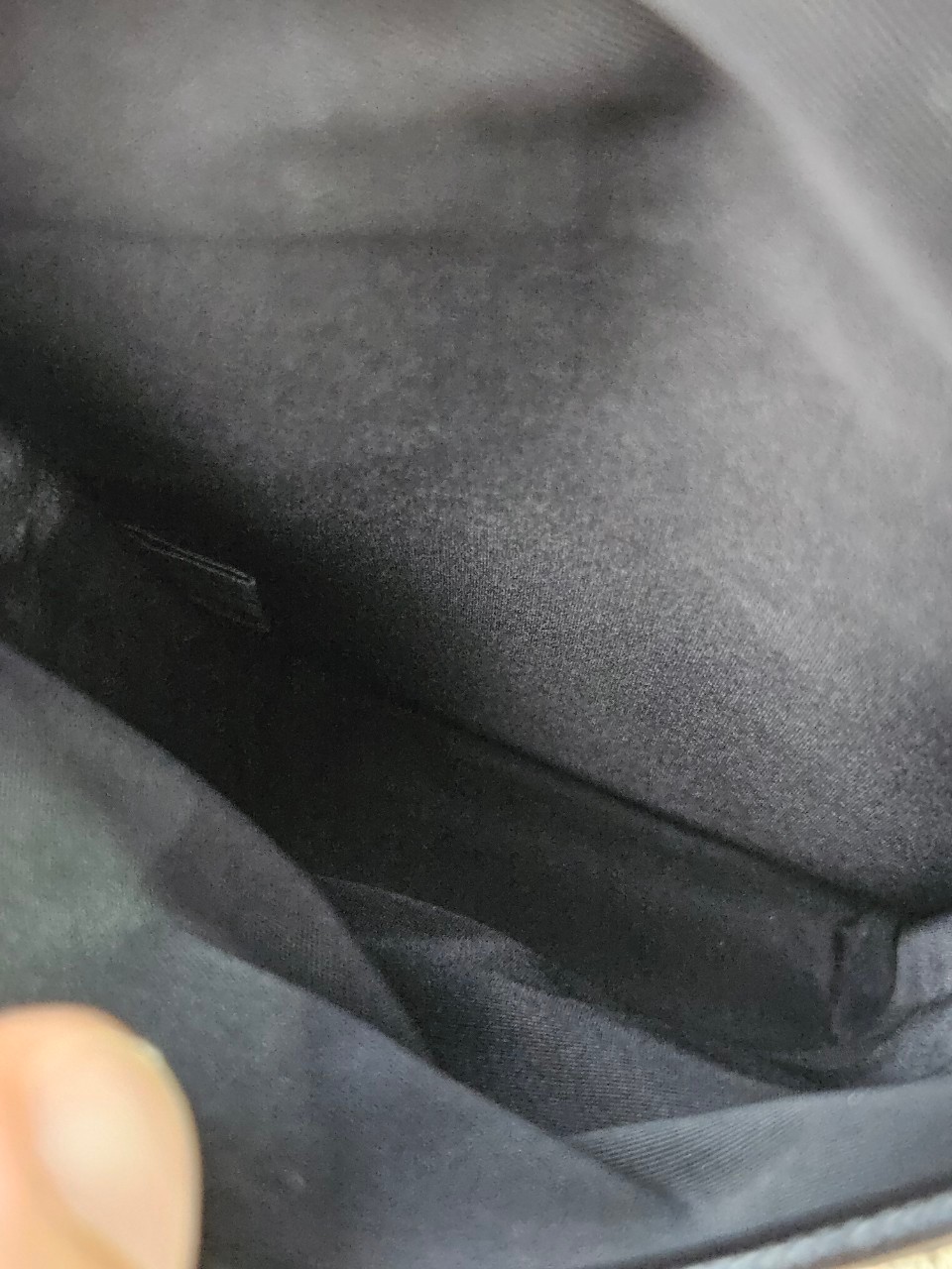 Prada Re-Nylon Smartphone Case สีดำ