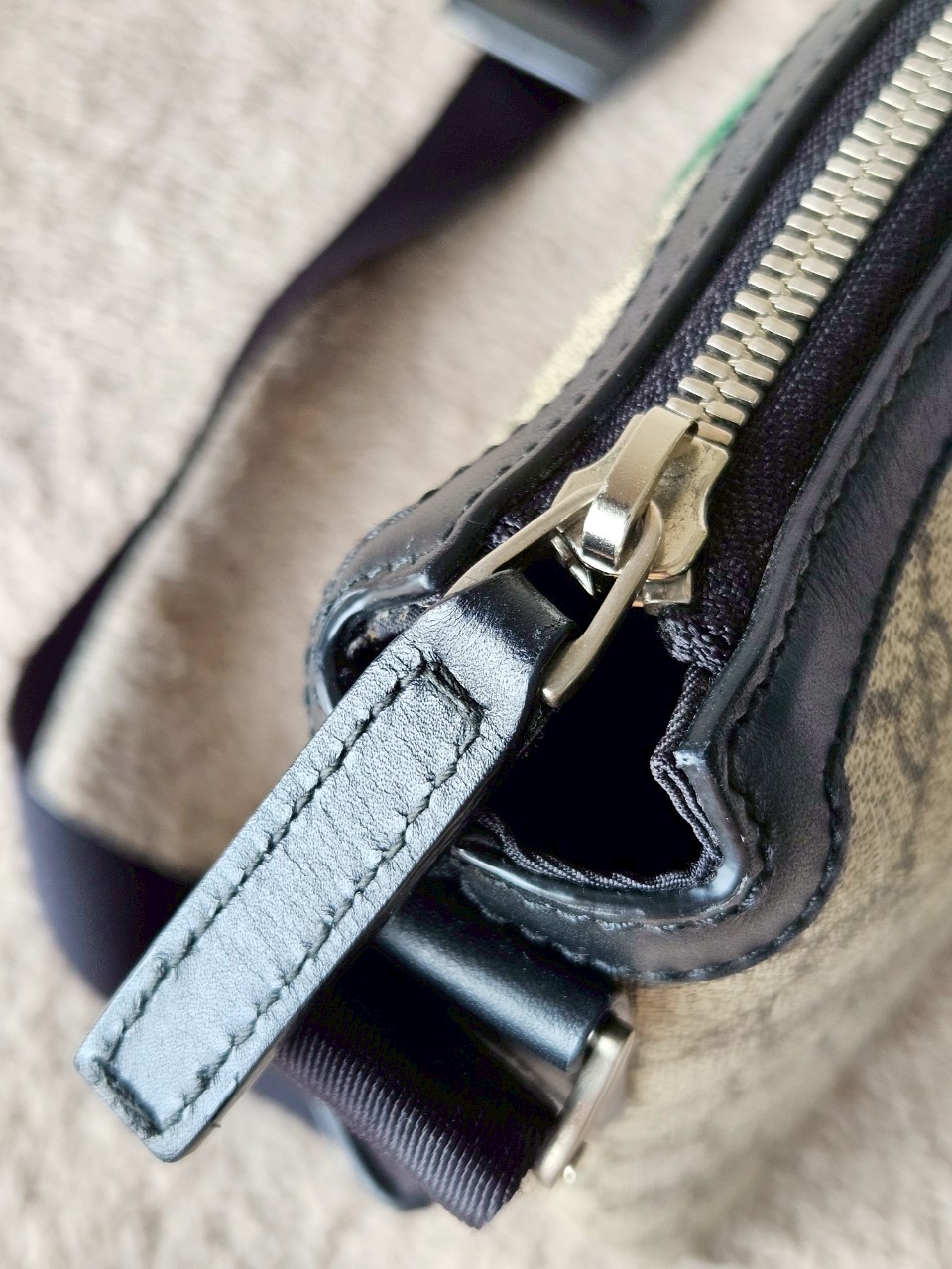 Gucci Web Messenger Supreme