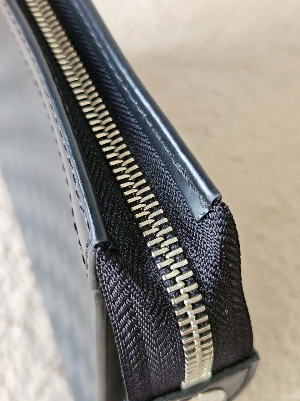 LV Pochette Voyage Graphite MM