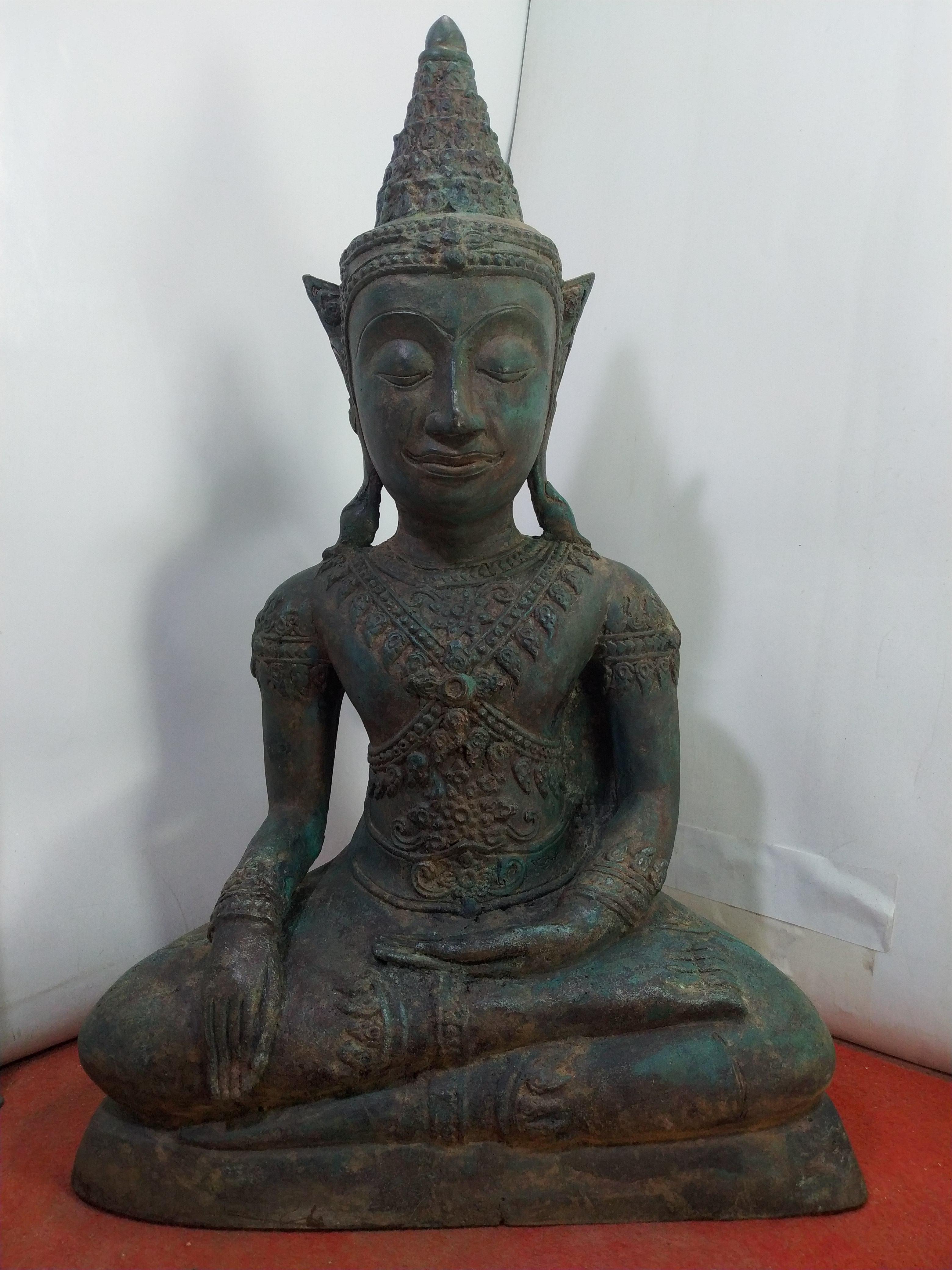 พระเชียงรุ้ง ทรงเครื่อง ปางชนะมาร เนื้อสำริดสภาพเก่า