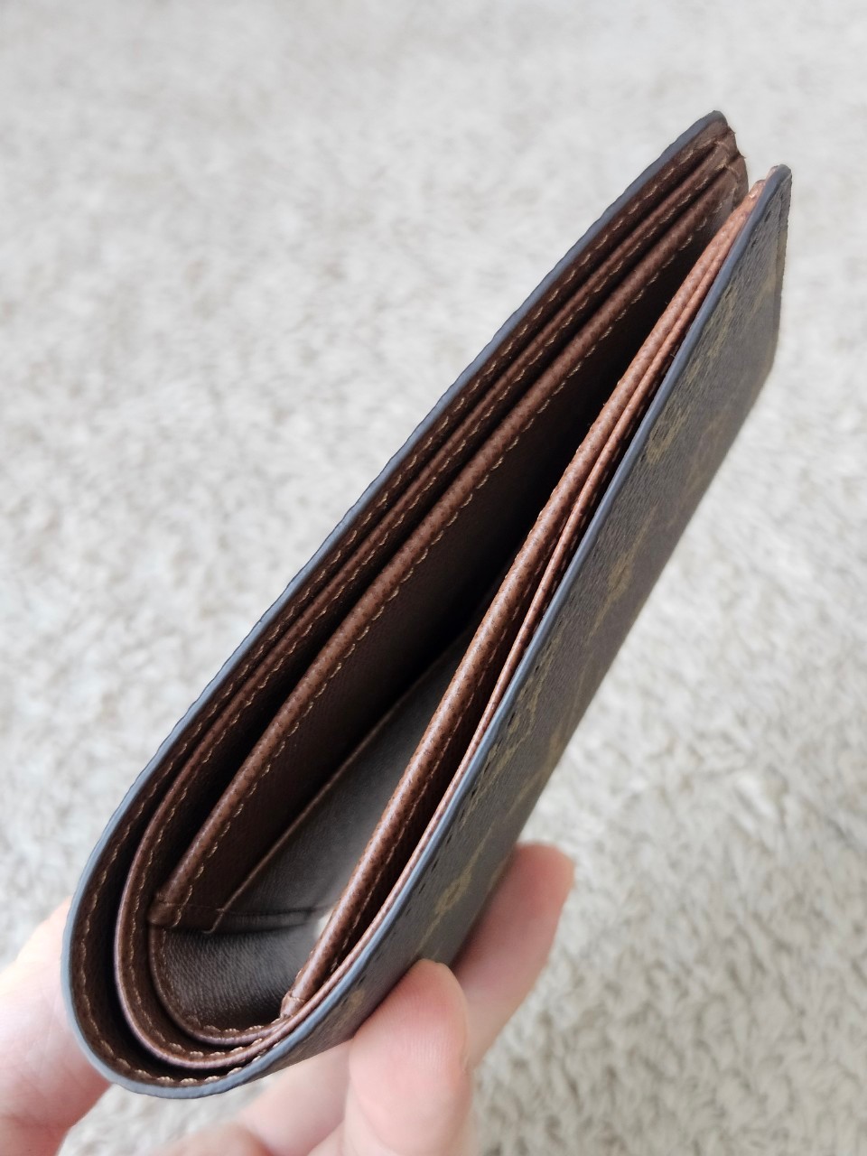 LV Multiple Wallet Mono microchip