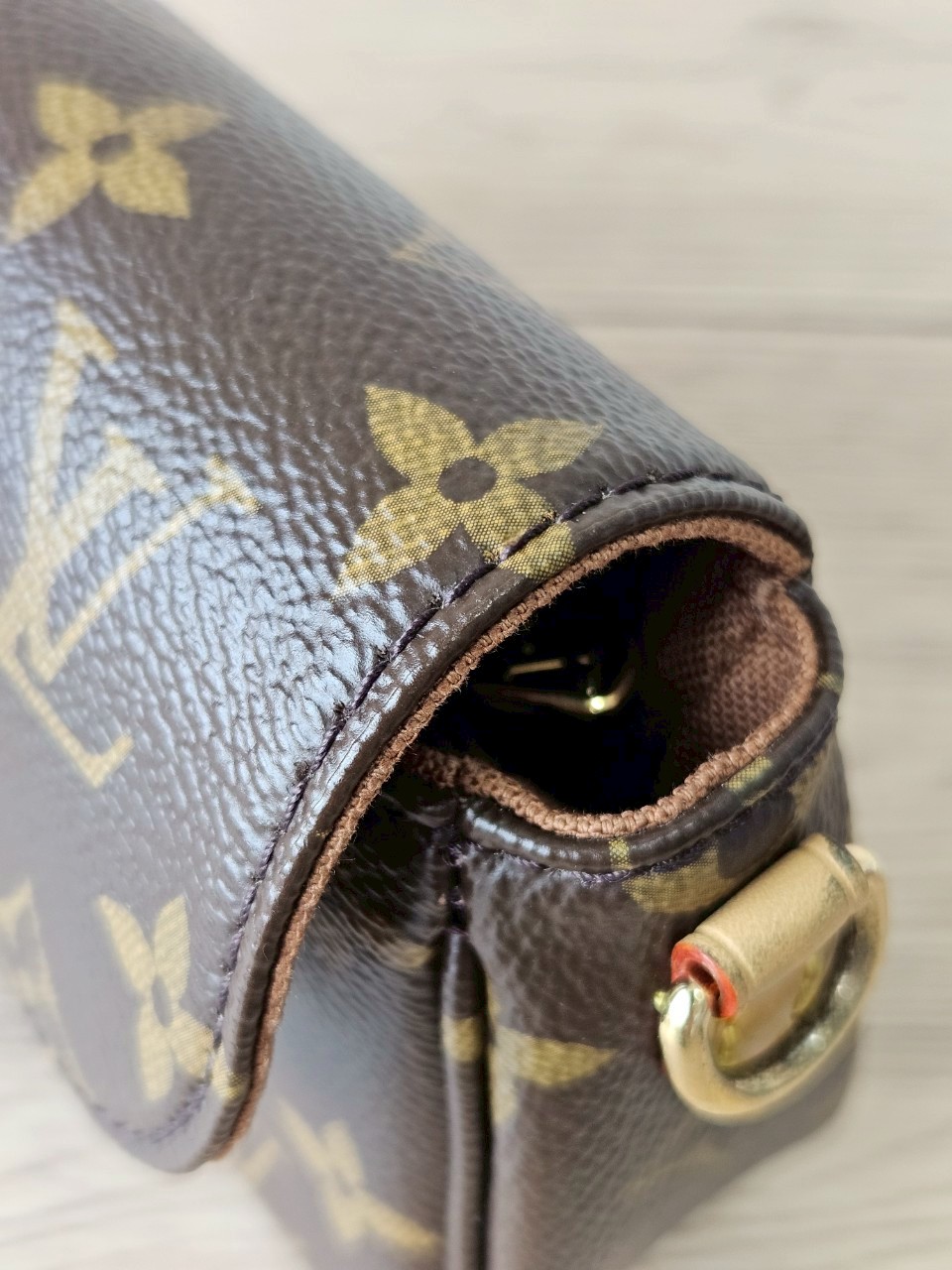 LV Woc Ivy Monogram Microchip