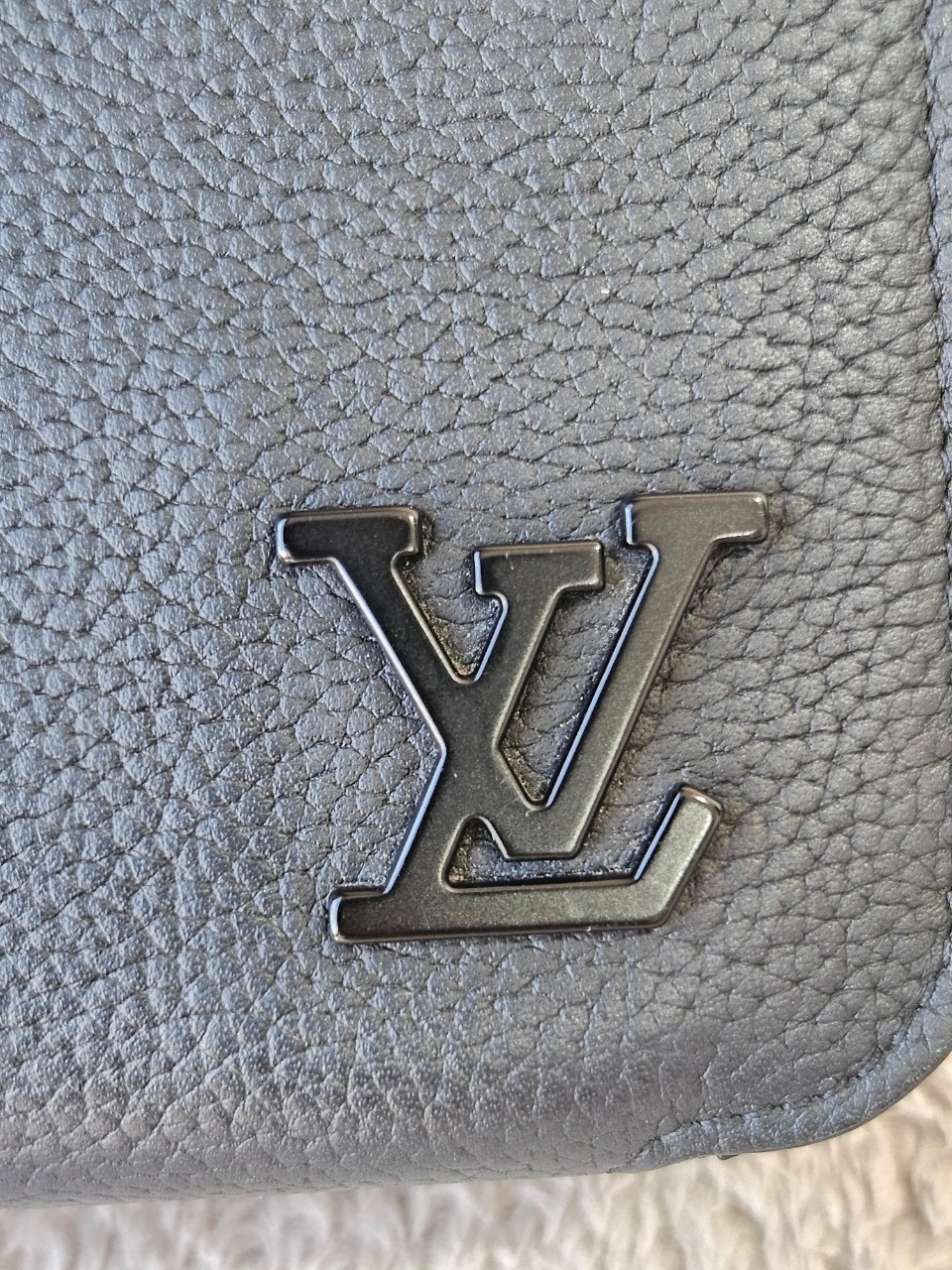 LV M59161 Alpha Wearable Wallet