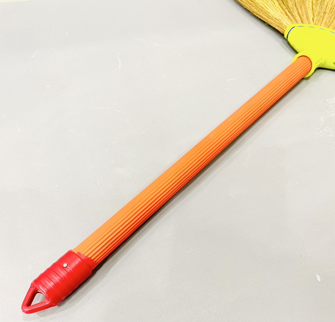 ไม้กวาดอ่อน ด้ามสั้น