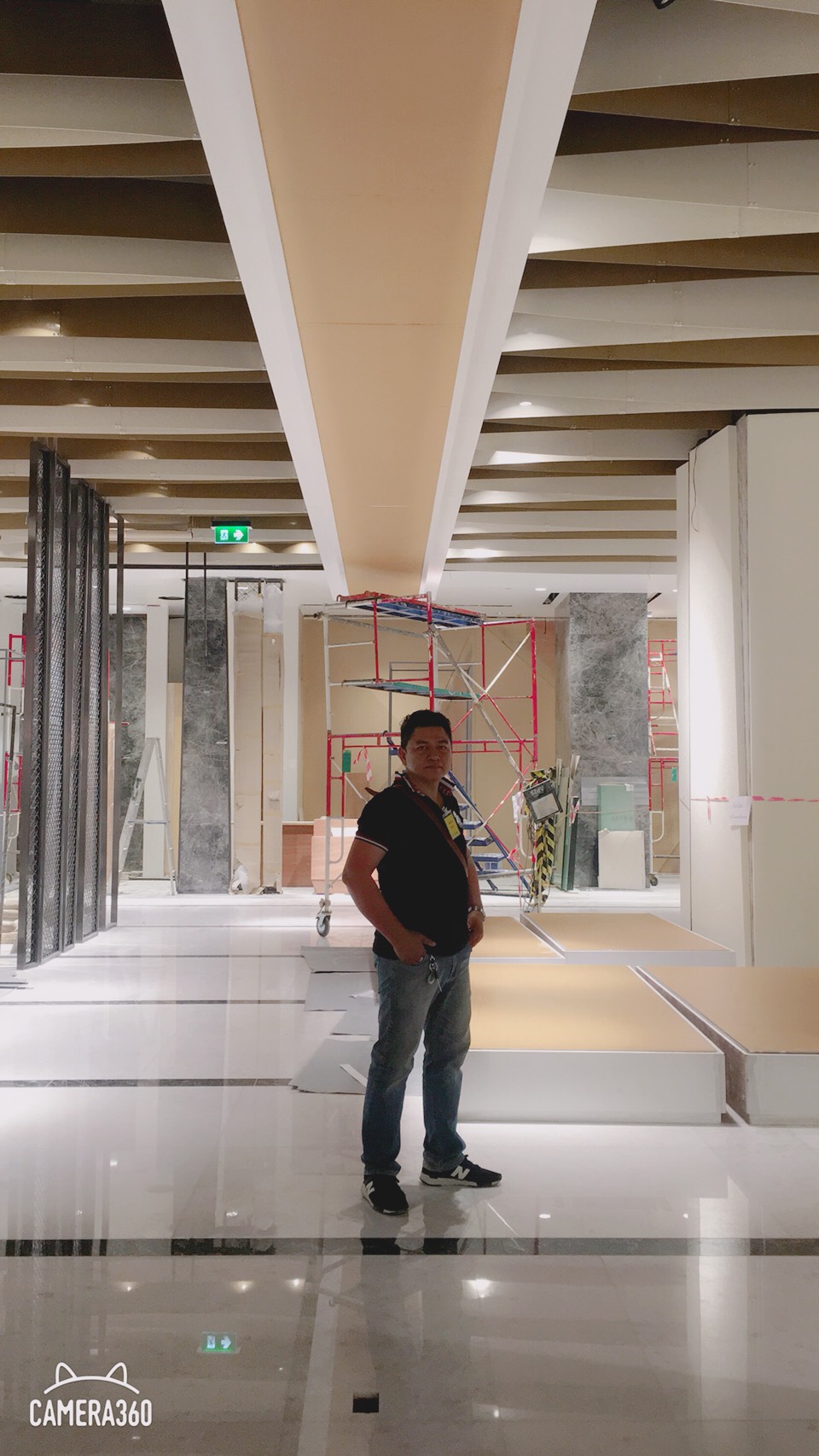 งานผลิตติดตั้ง อะคริลิค 5 มม.วางไฟ ทำสี ติดอะคริลิค่ใส 15 มม. พร้อมติดตั้งราคาโรงงาน