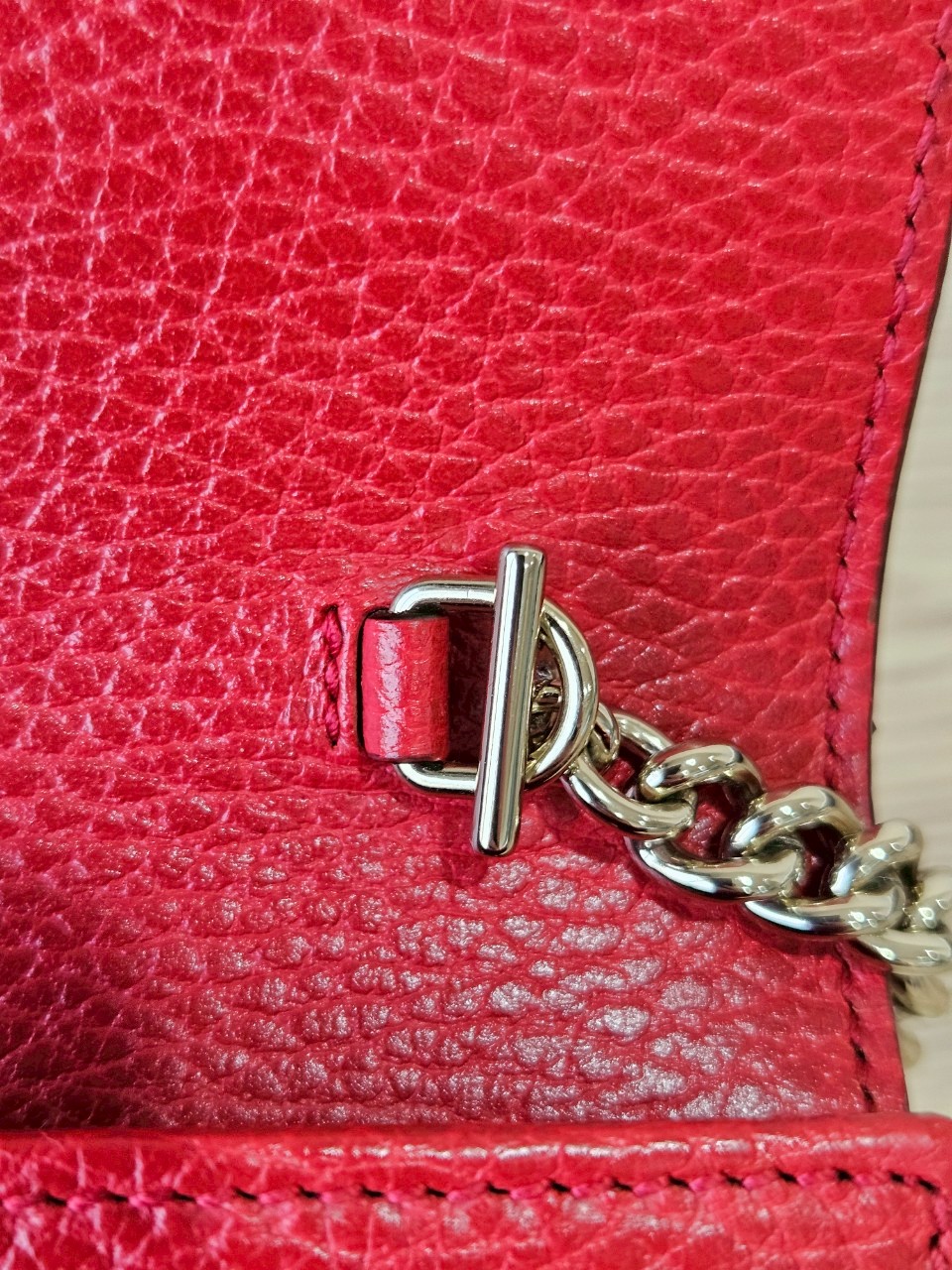 Gucci Interlock WOC สีแดง