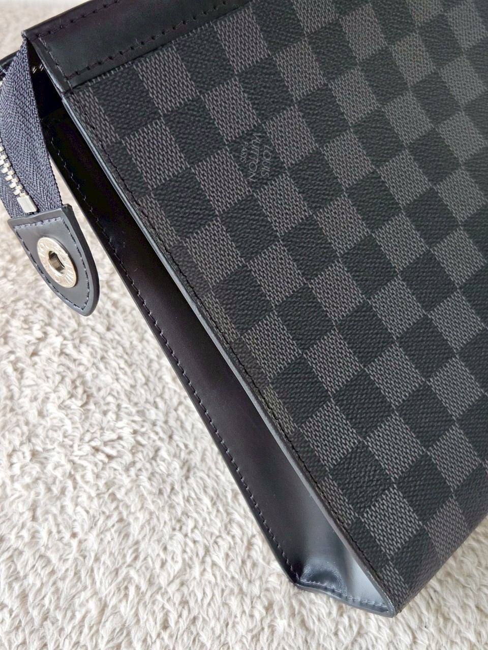LV Pochette Voyage Graphite MM