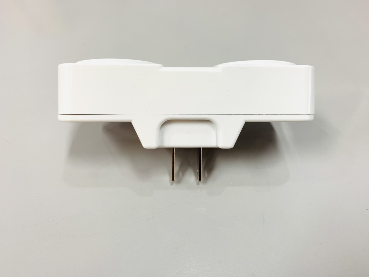 ปลั๊กแปลง มีสวิทซ์ สองหัว TW2 โตชิโน