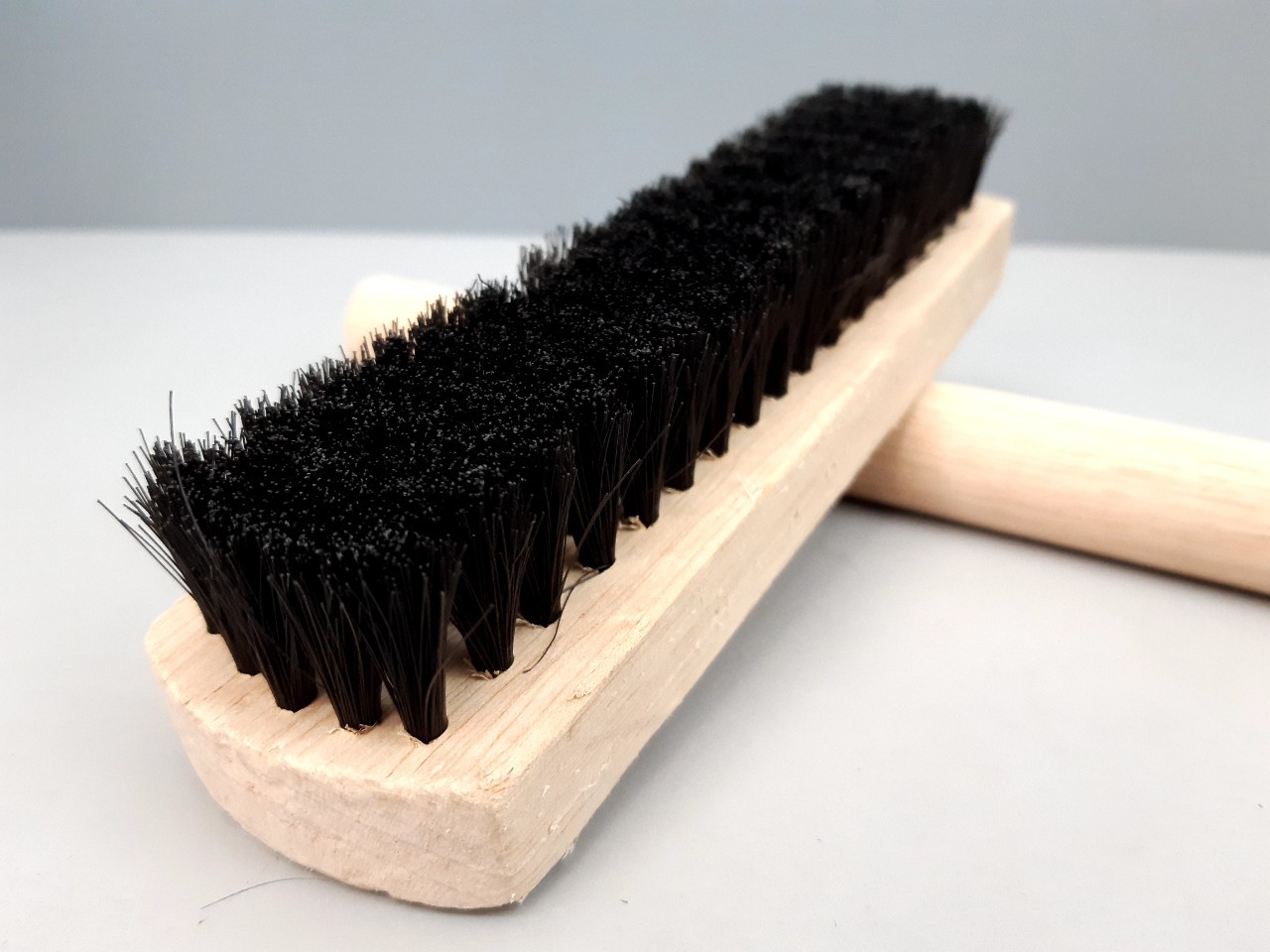 แปรงสลัดน้ำปูน มีด้าม ตราช้าง