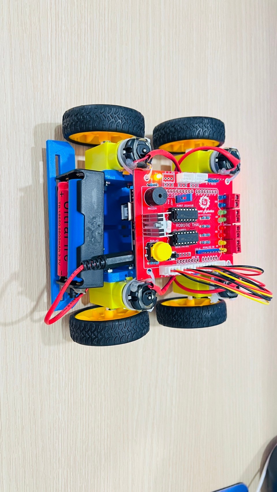 หุ่นยนต์เดินตามเส้นแบบ4 ล้อ พร้อมคู่มือการเขียนโปรแกรม