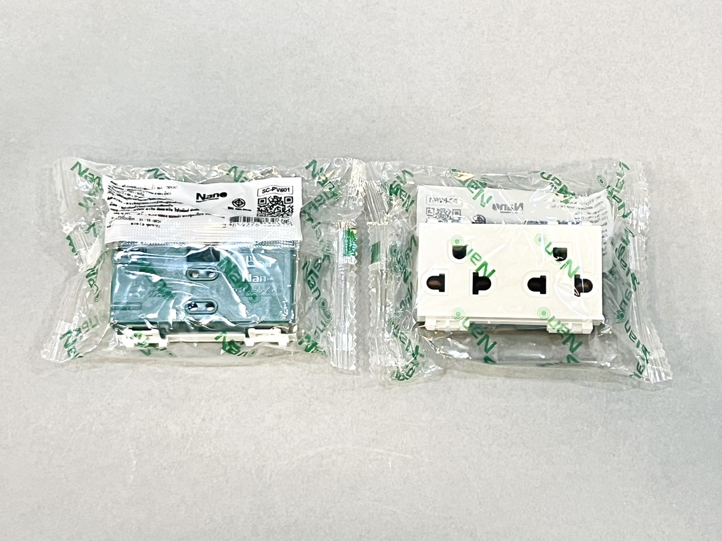ปลั๊กกราวน์คู่ รุ่นใหม่ SC-PV601 ขันน๊อต Nano
