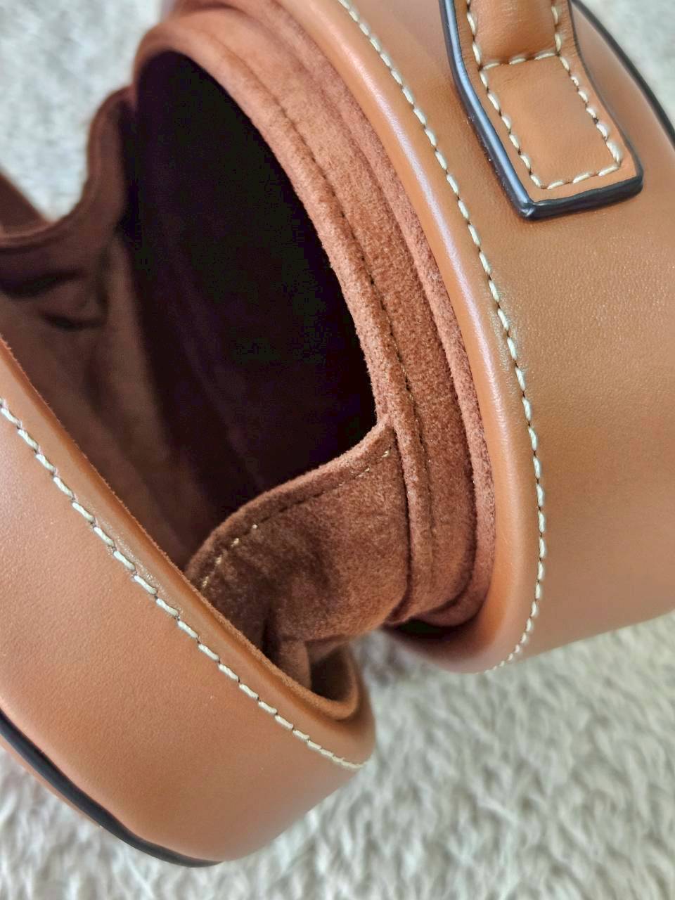 Celine Oval Minaudiere Cuir Triompe