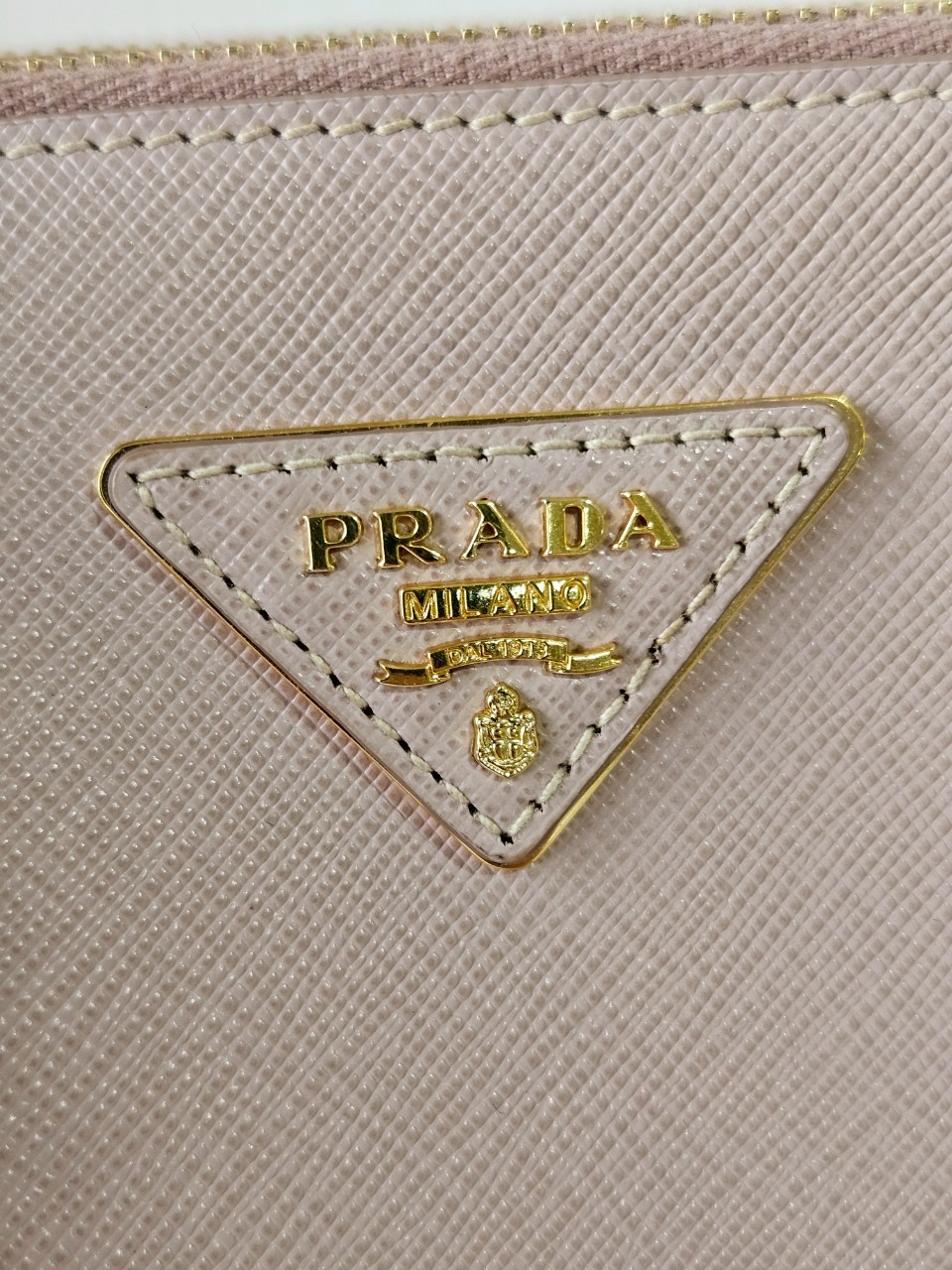 Prada Saffiano 35 Cameo