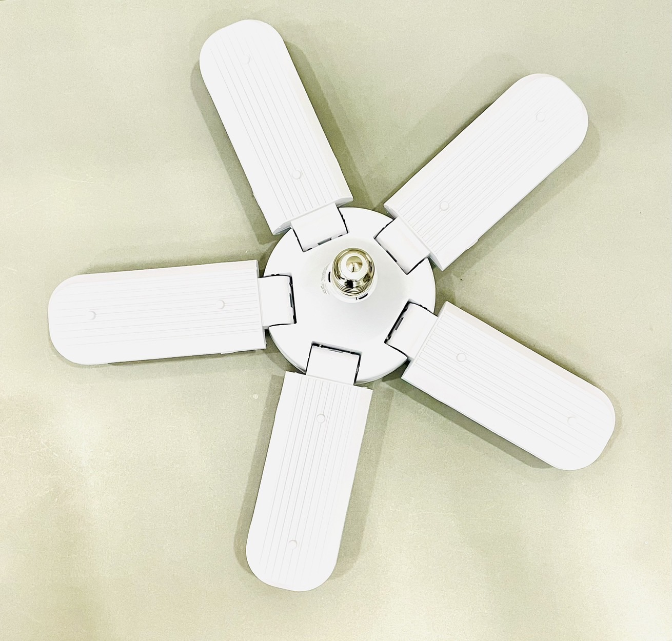 หลอด LED ทรงใบพัด 5+1 150w แสงขาว HLX