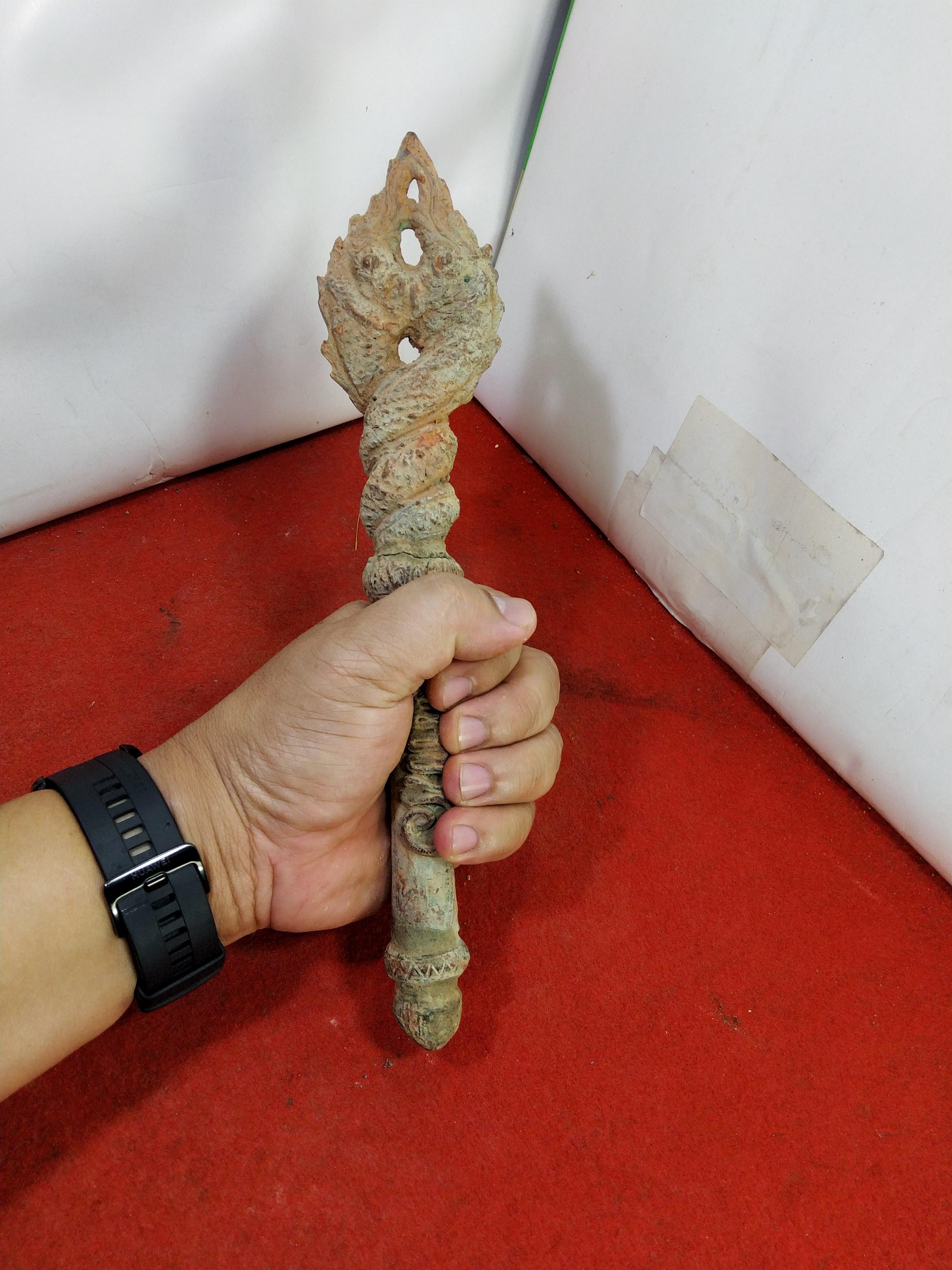 คฑาพญานาคเกี้ยว เนื้อโลหะโบราณ สภาพเก่า