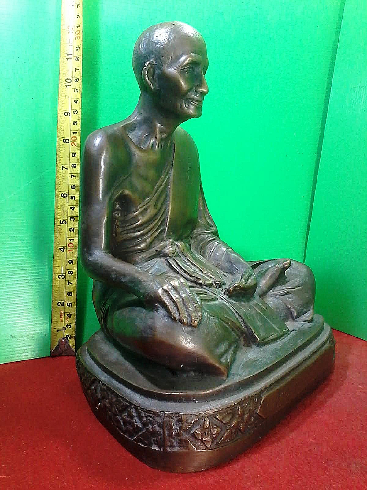 หลวงปู่ศุข วัดปากคลองมะขามเฒ่า อำเภอวัดสิงห์ จังหวัดชัยนาท หน้าตัก 9 นิ้ว