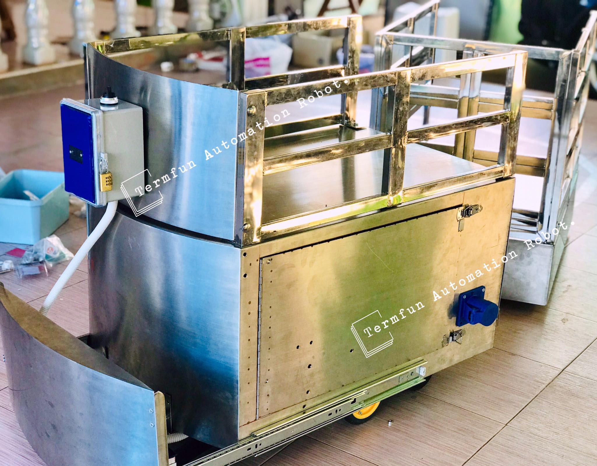 หุ่นยนต์ส่งของ บริการขนาดใหญ่