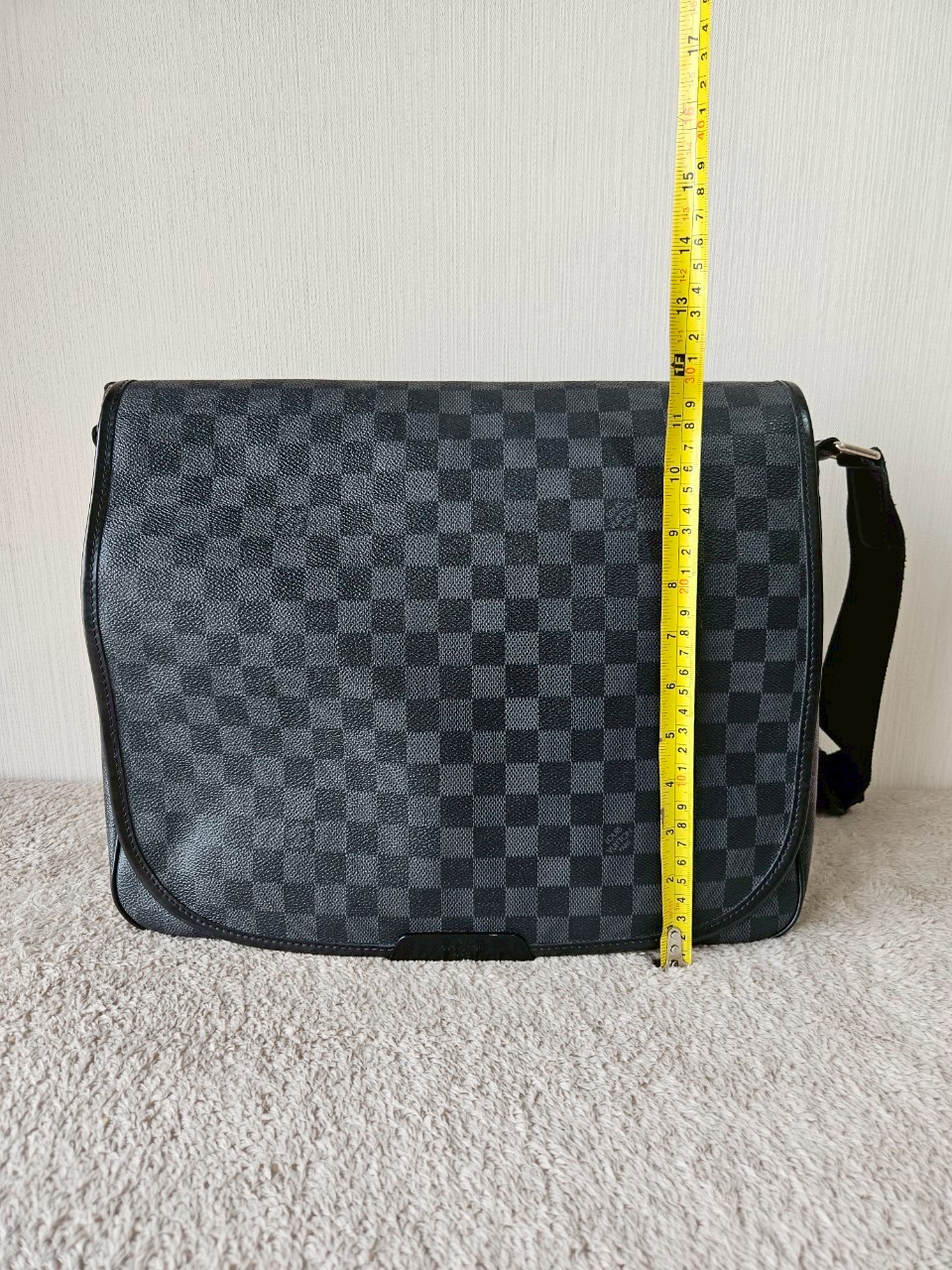 LV District GM Damier Graphite