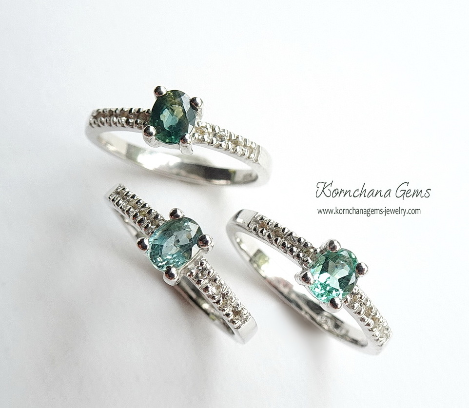แหวนพลอยเขียวส่อง หรือ green sapphire เขียวส่องเป็นพลอยที่นับวันยิ่งหายากนะคะ วงนี้มาในเฉดสีเขียวมินท์ค่ะ สวยหวาน ดีไซน์เรียบง่าย ใส่ติดนิ้วได้ทุกวัน