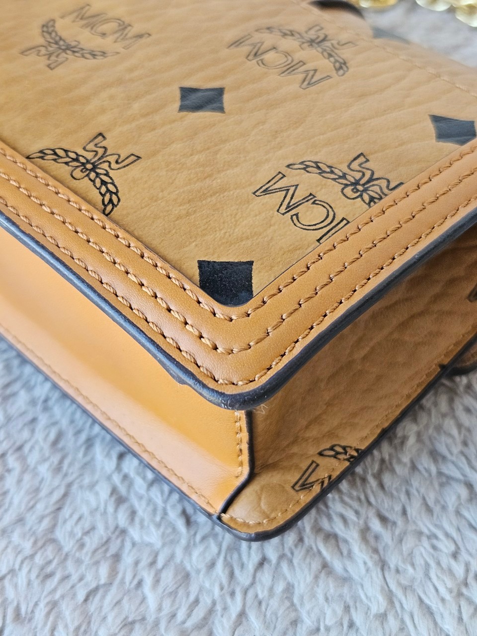 MCM Tracy Crossbody in Visetos