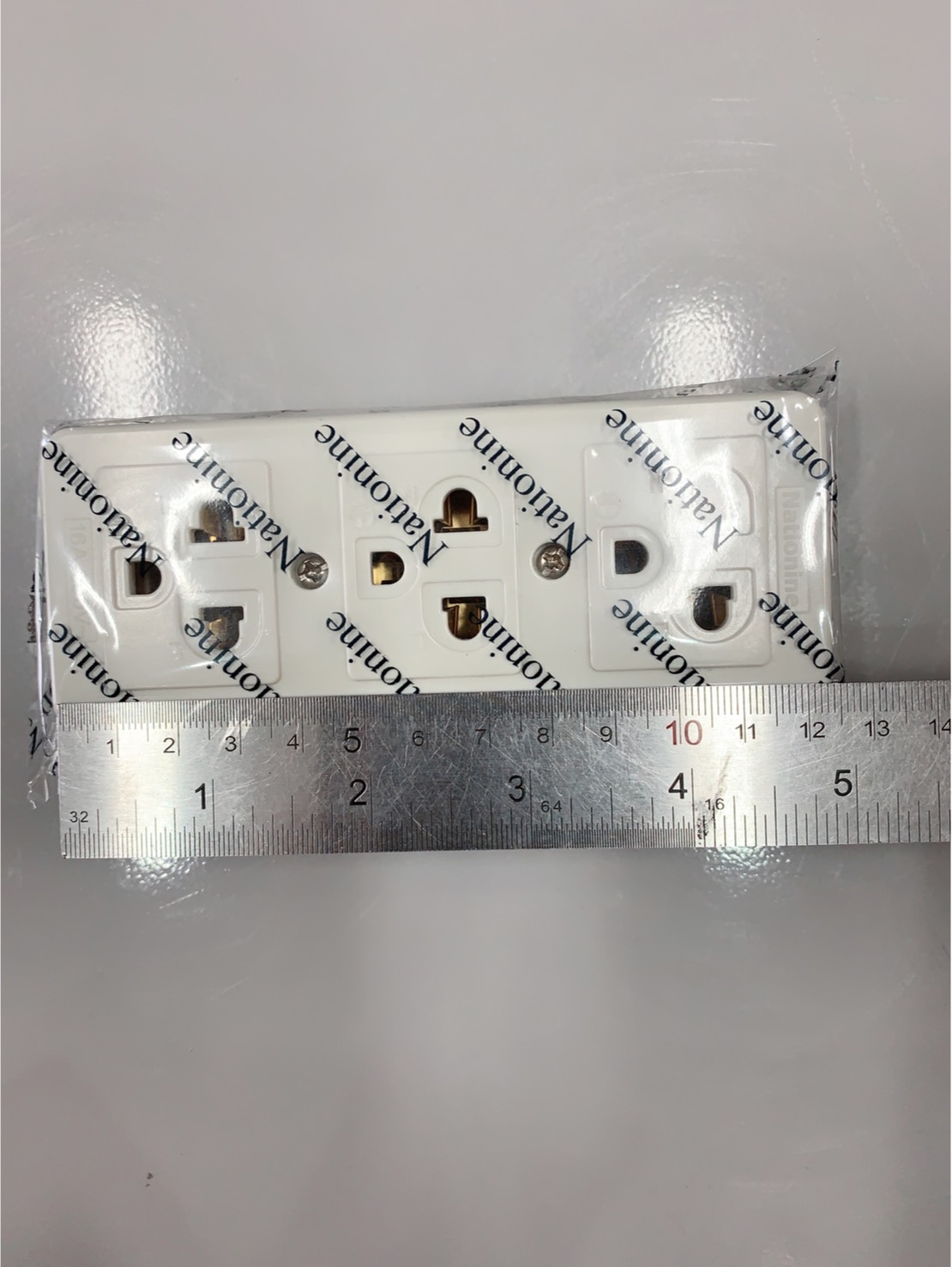 ปลั๊กลอย 3 ที่ มีกราวน์ เนชั่นไนท์