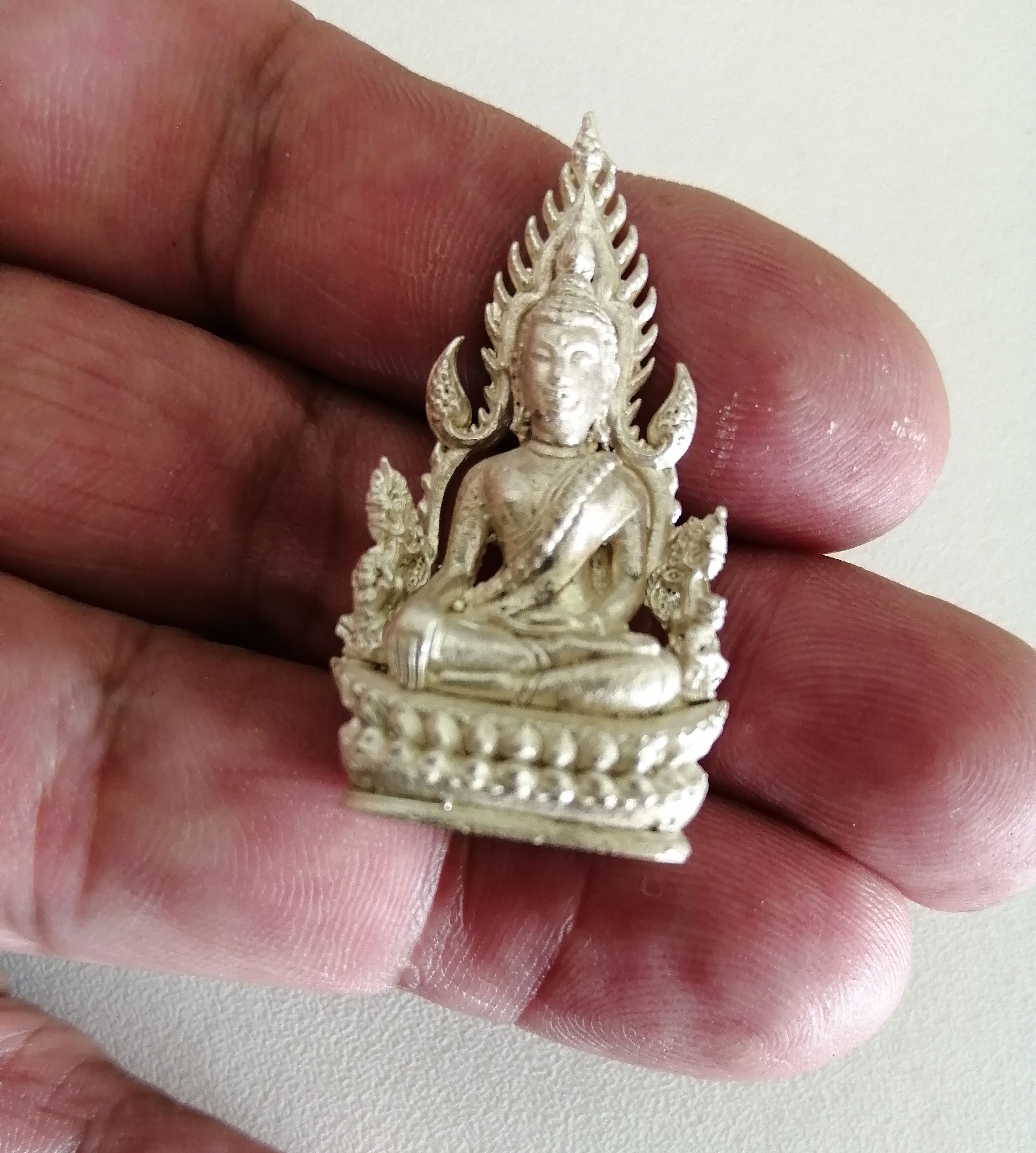 พระพุทธชินราช พิมพ์ลอยองค์ รุ่น จอมราชันย์ ปี 2555