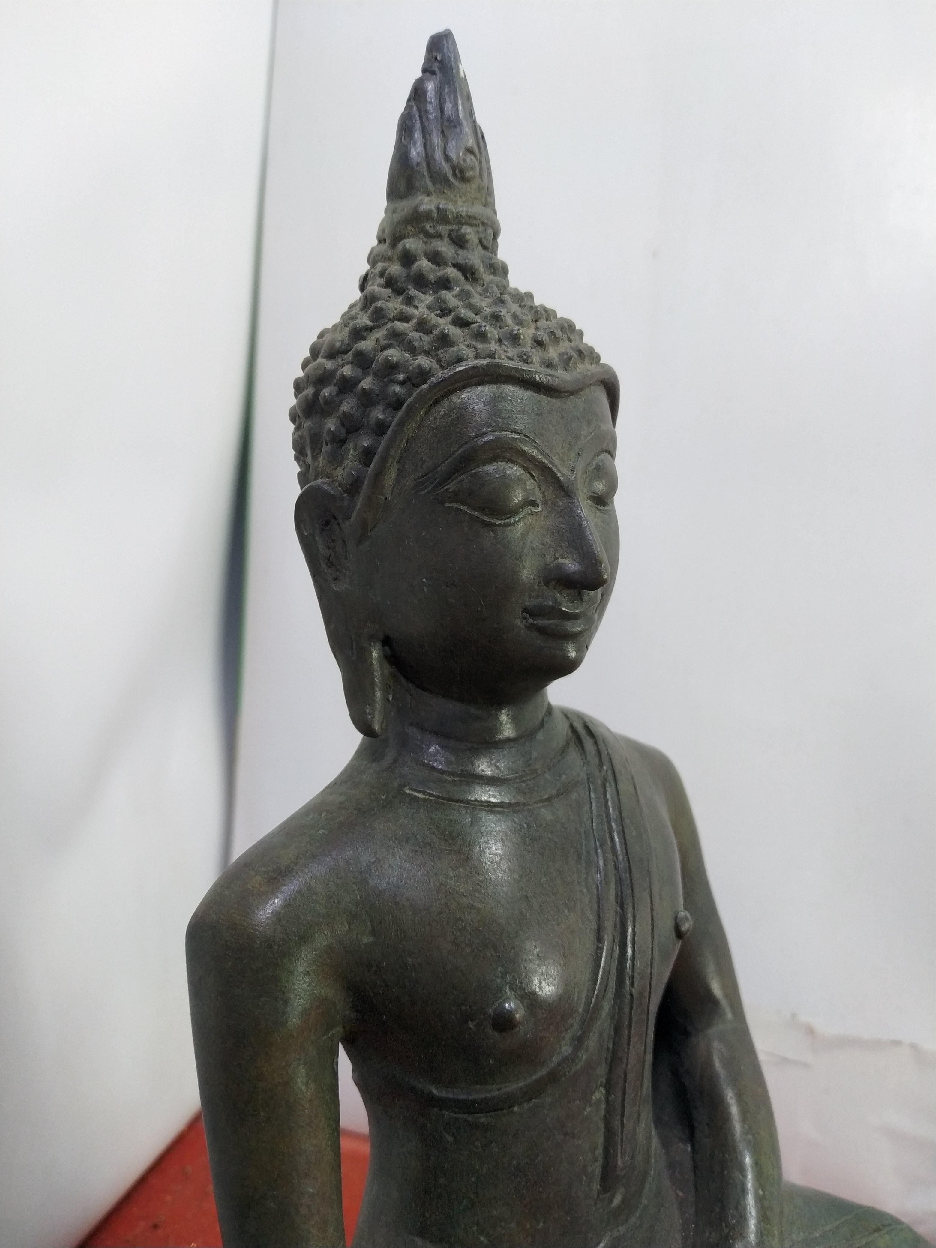 พระกำแพงสามขา วัดเสด็จ กำแพงเพชร