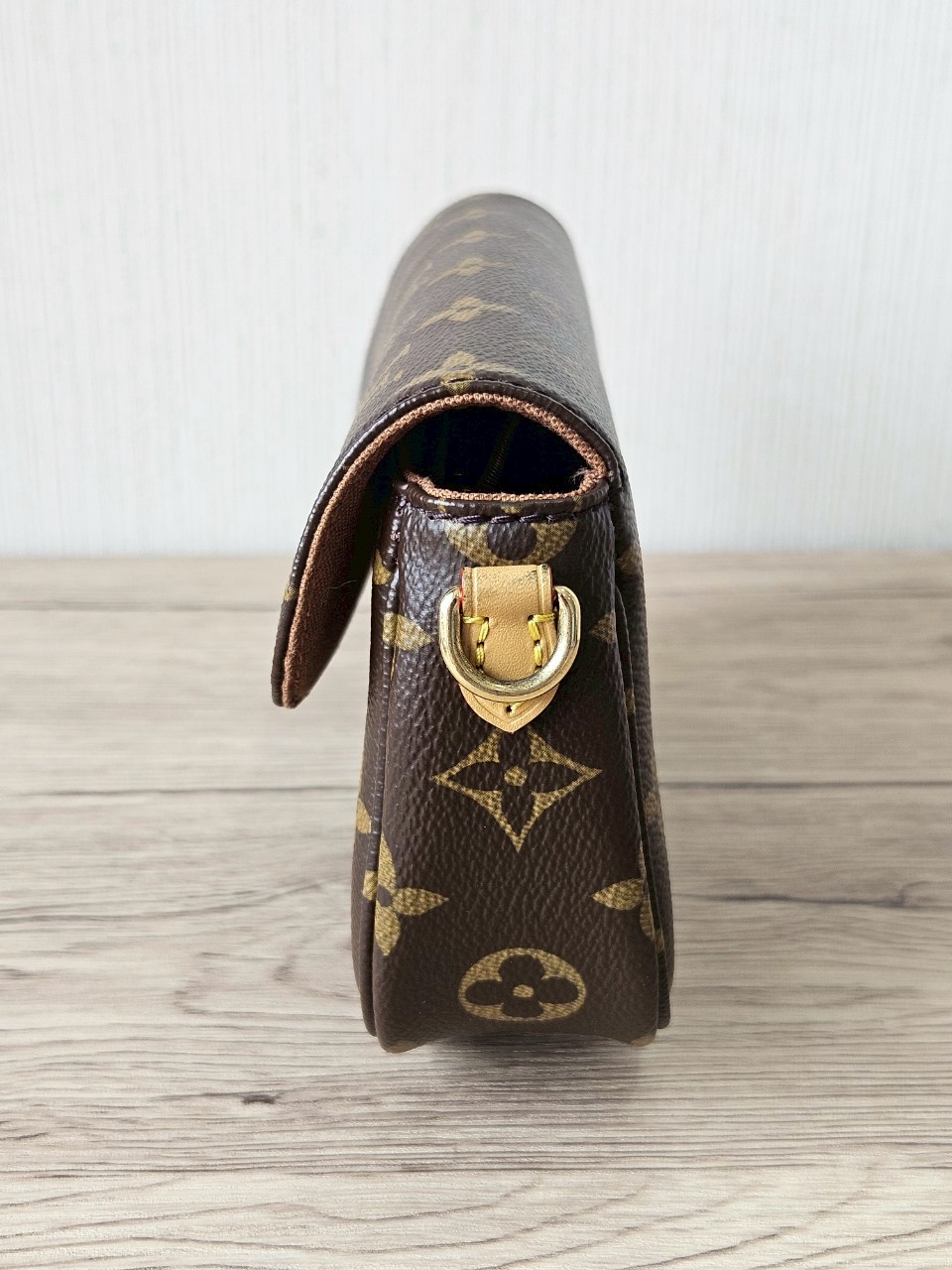 LV Woc Ivy Monogram Microchip